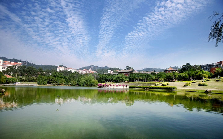 廈門大學(xué)
